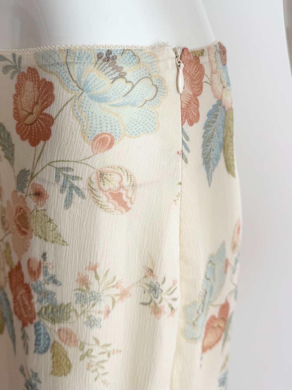 Max Mara Silk Floral Lace Trim Midi Skirt - Cream with Pastel Florals - Picture 5 of 10